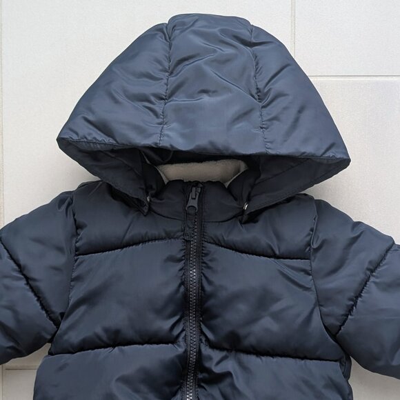 (2/$20) H&M - Water-Repellent Puffer Jacket - Picture 3 of 10